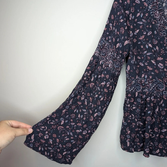 Aeropostale Y2K Navy Pink Floral Long Bell Sleeve Hippie Fit Flair V  Neck Top M - Picture 3 of 9